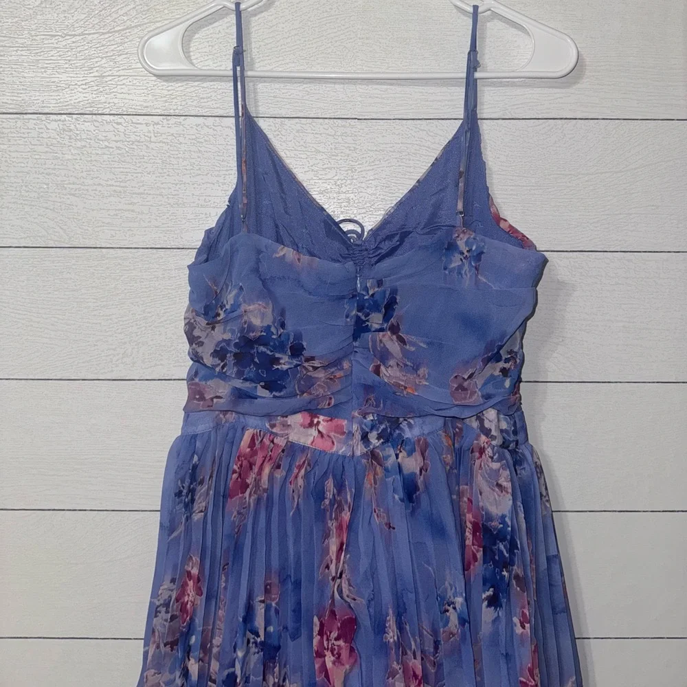 NEW ASTR Daytona Floral Pleated Halter Maxi Dress Periwinkle Size Large - Picture 9 of 11